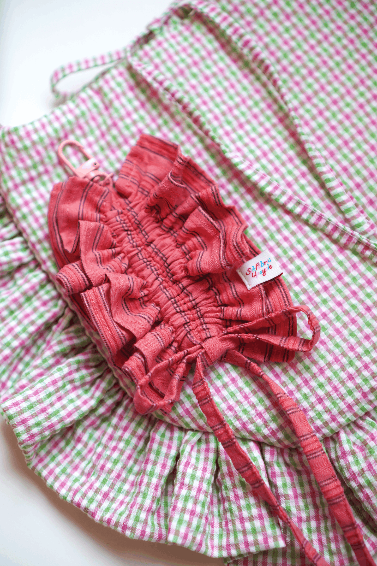 Ruffled Keychain | M size | Pink