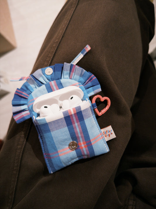 Ruffled AirPods Pouch （AirPods Pro2/3 | 磁吸款 | Blue with Pink Stripes)