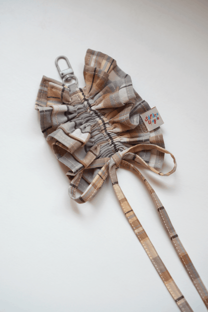Ruffled Keychain | M size | Grey