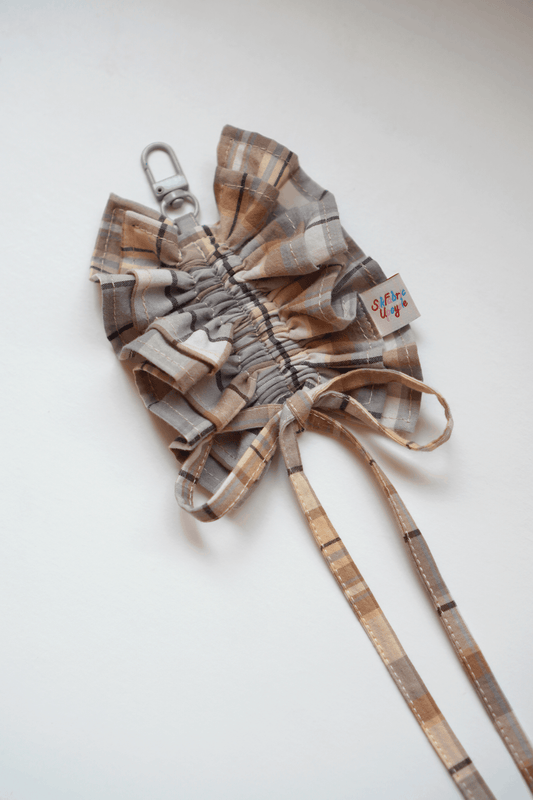 Ruffled Keychain | M size | Grey