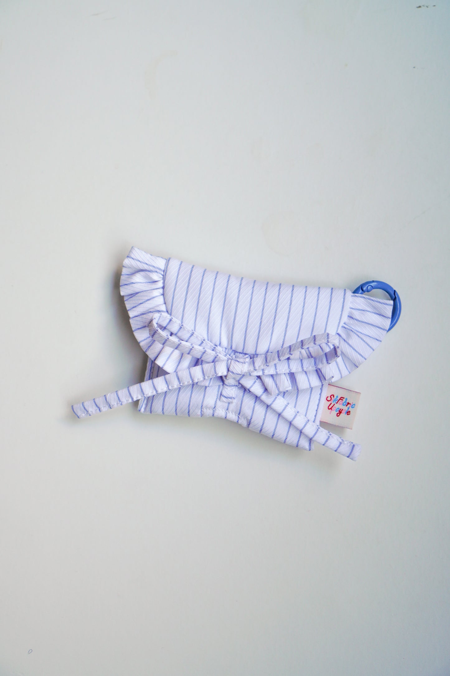 Ruffled AirPods Pouch （AirPods Pro2/Pro3 | 綁結款 | White with Blue Stripes）