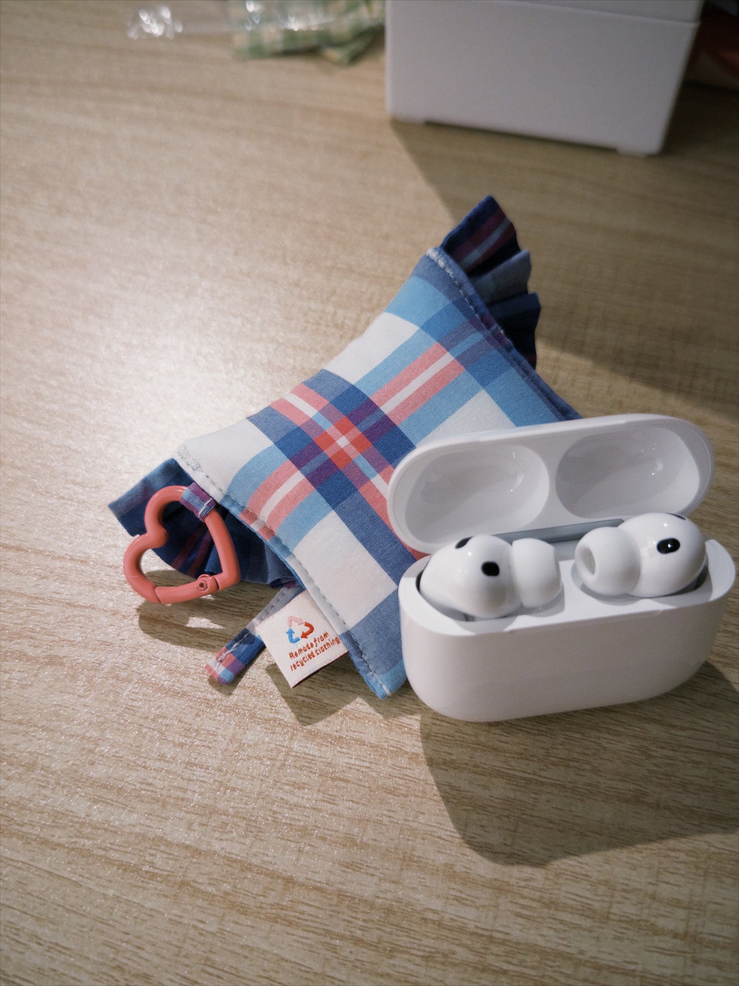 Ruffled AirPods Pouch （AirPods Pro2/3 | 磁吸款 | Blue with Pink Stripes)