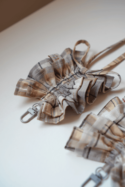 Ruffled Keychain | M size | Grey