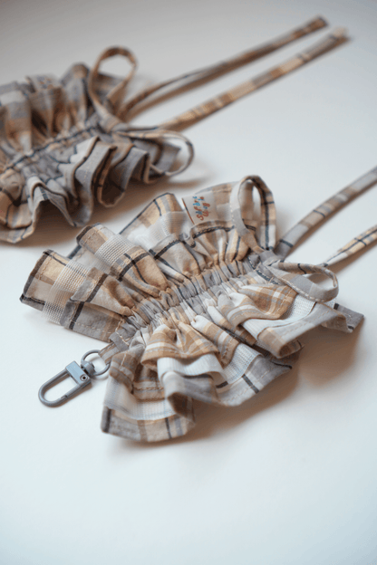 Ruffled Keychain | L size | Grey