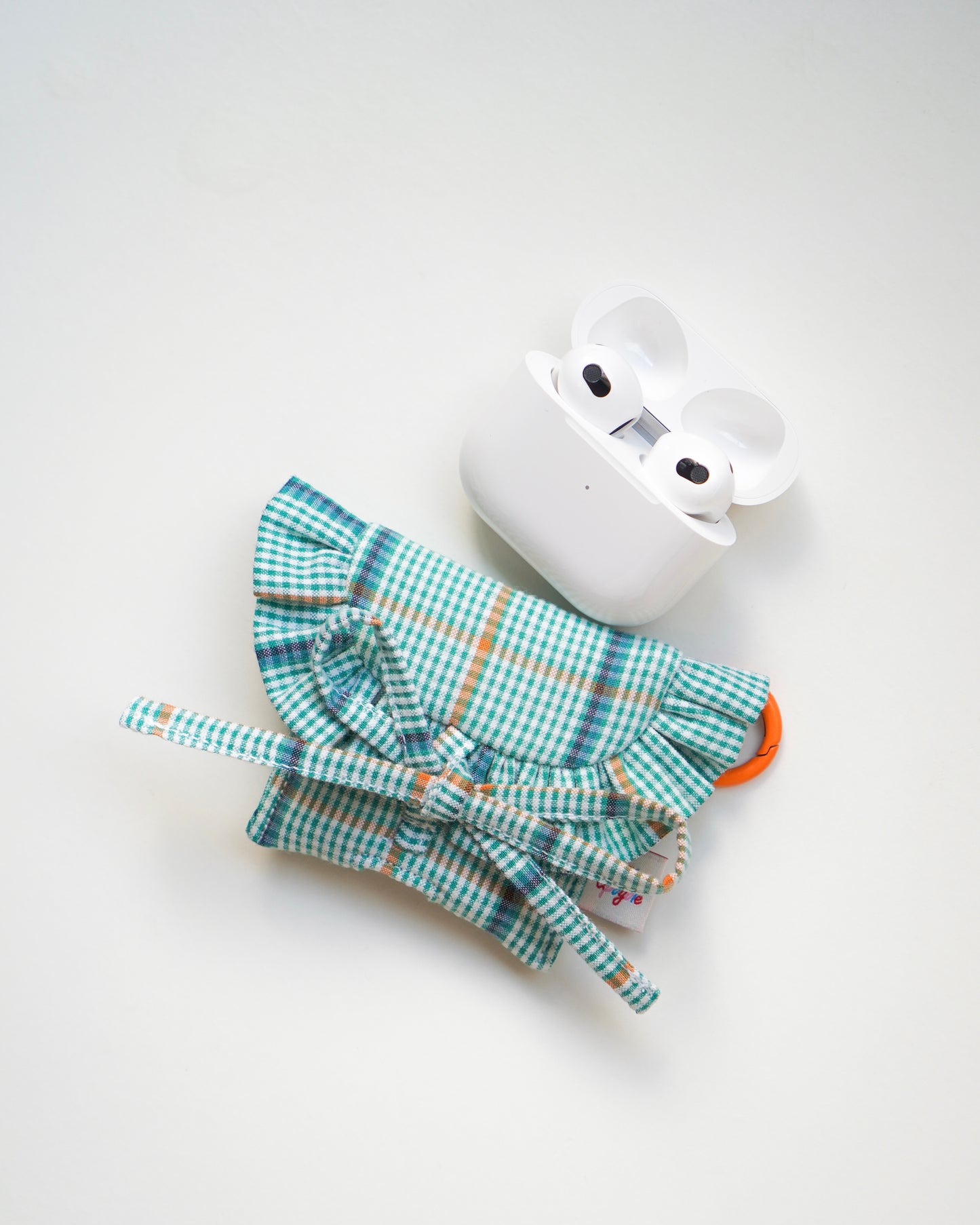 [Pre-order] Ruffled AirPods Pouch (Green & Orange)