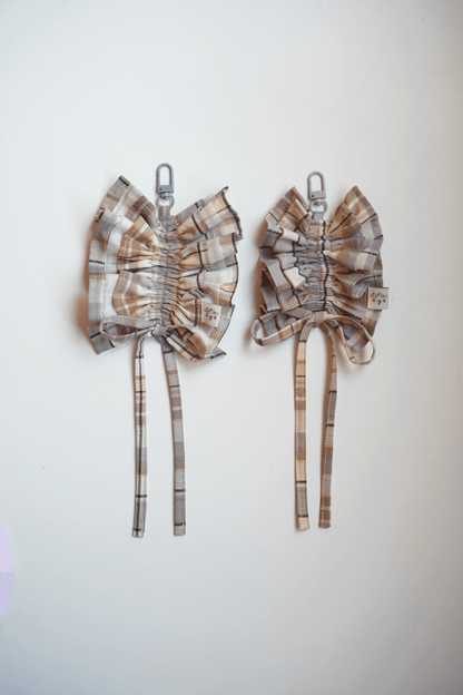 Ruffled Keychain | L size | Grey