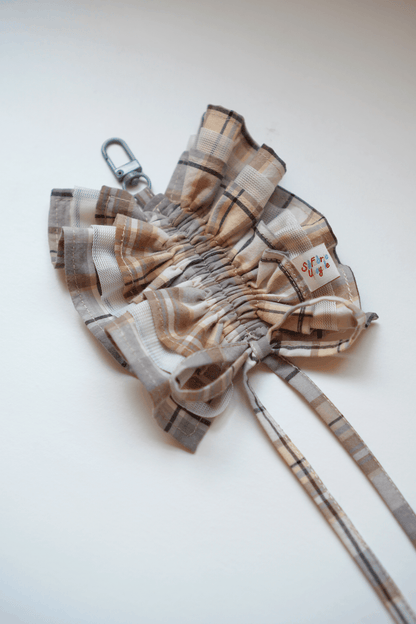 Ruffled Keychain | L size | Grey