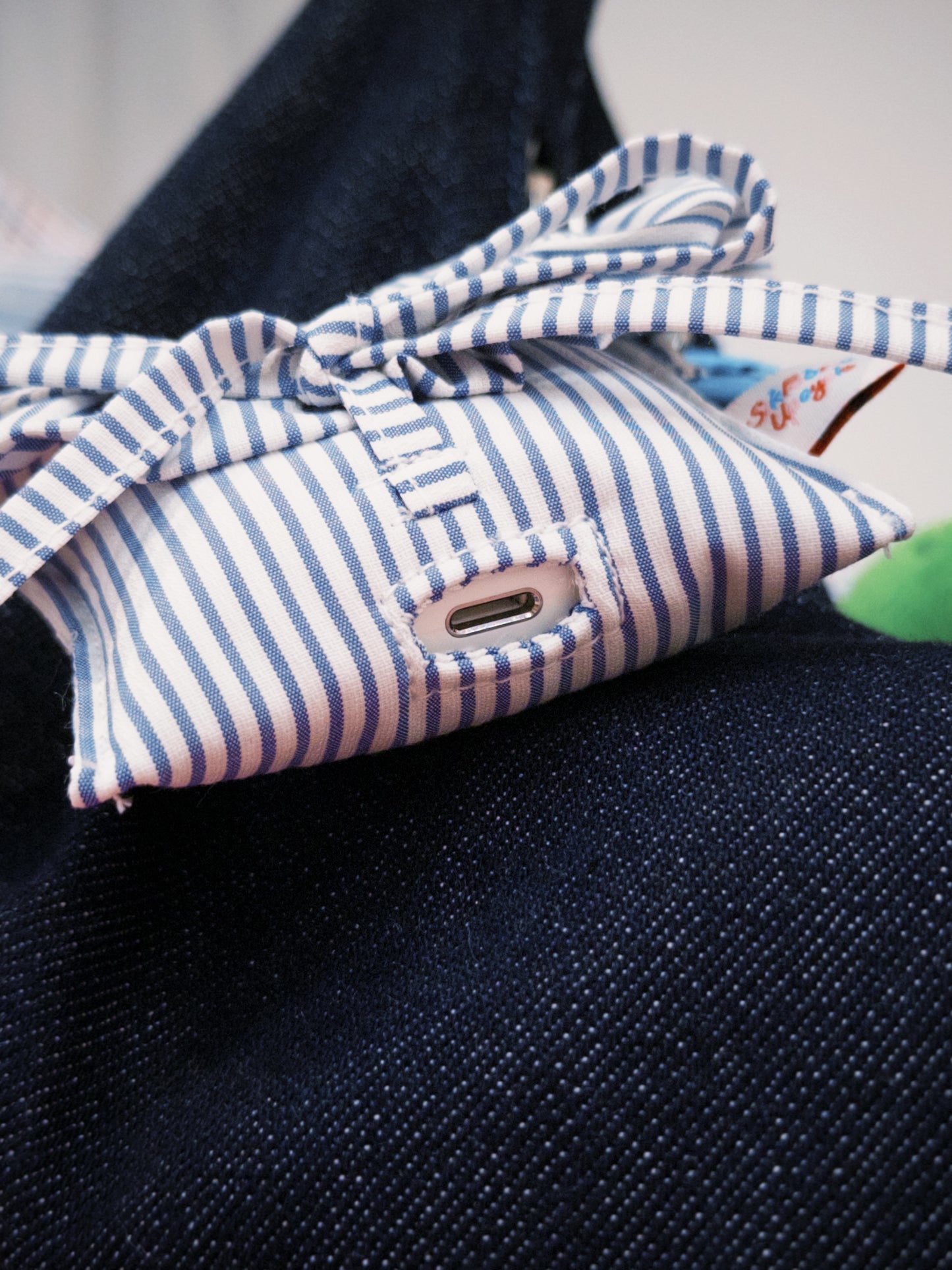 Ruffle AirPods Pouch（AirPods Pro2/Pro3 | 綁結款 | 藍白直間）